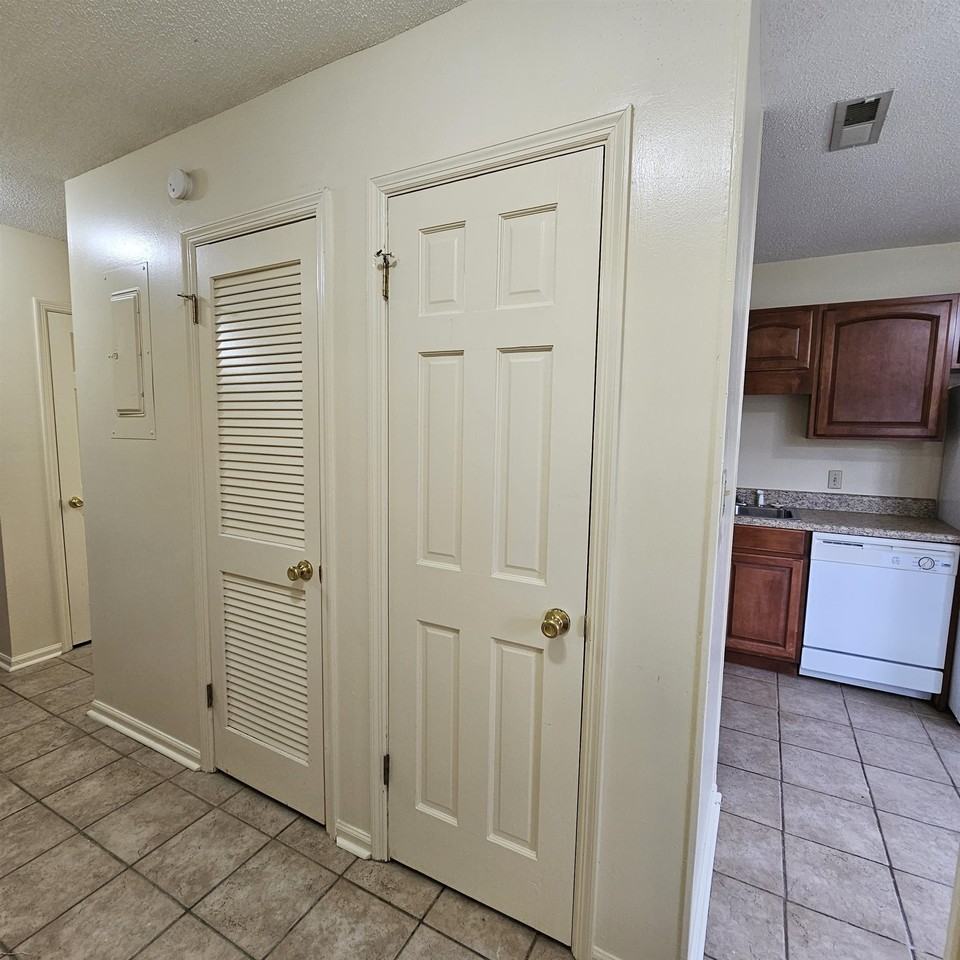 1322 Kings Dr #A - Photo 4 of 26