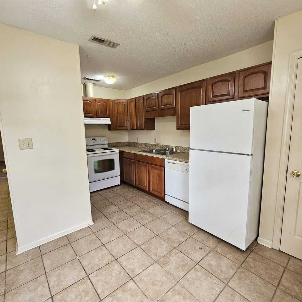 1322 Kings Dr #A - Photo 6 of 26