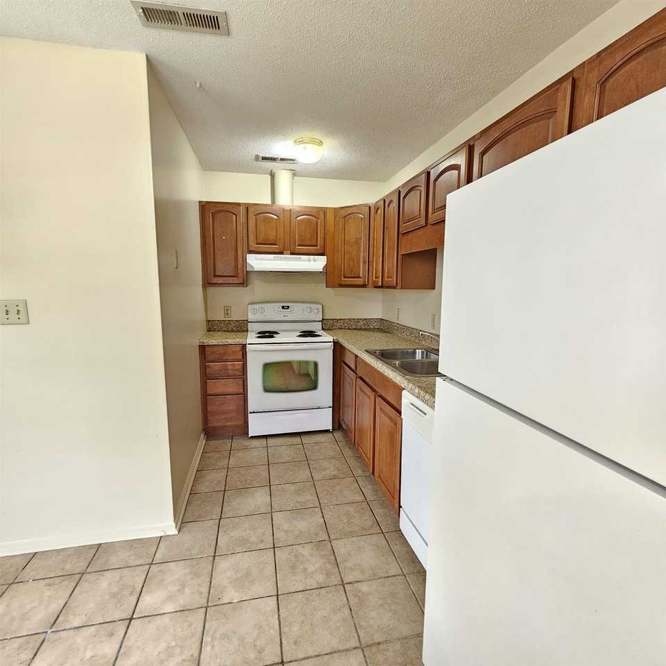 1322 Kings Dr #A - Photo 7 of 26