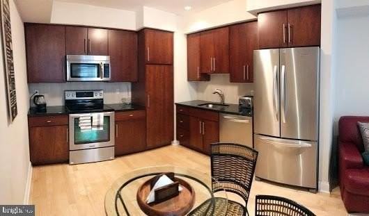 3925 Fulton St Nw #5 - Photo 6 of 19