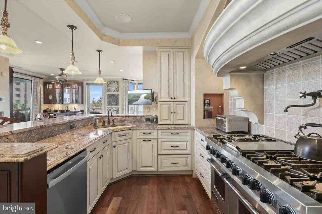 921 Valencia Ct #120 - Photo 5 of 50