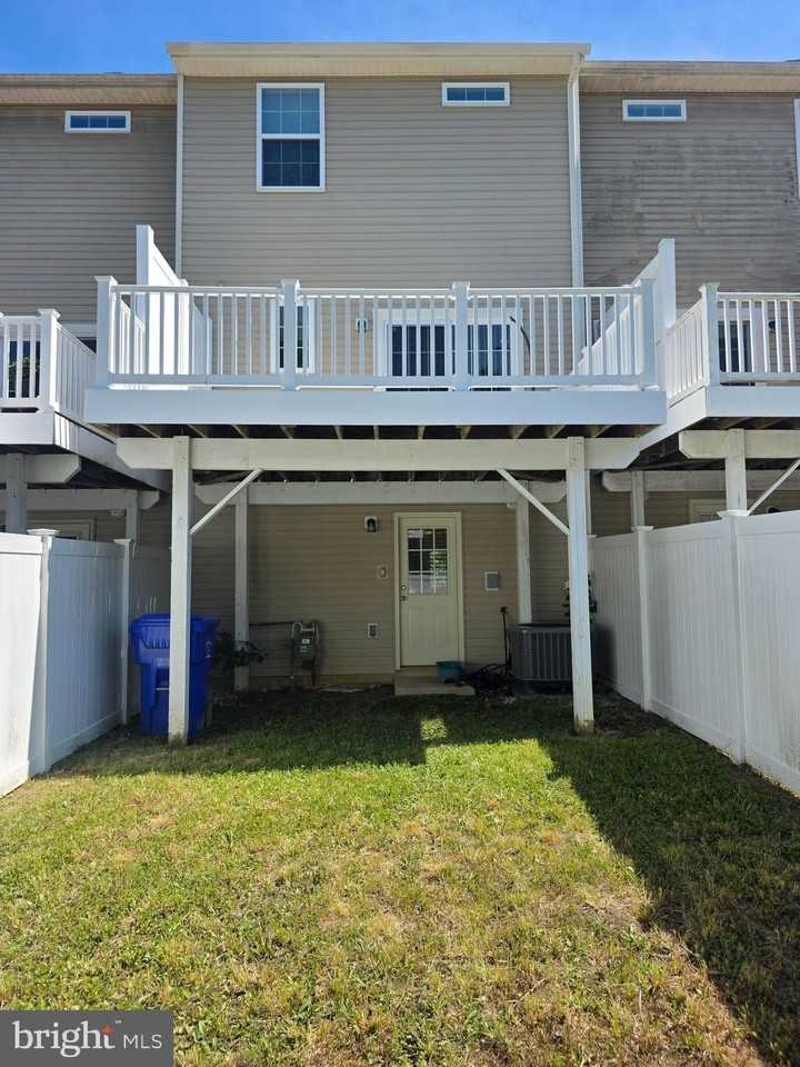 5066 Oyster Reef Pl - Photo 4 of 18