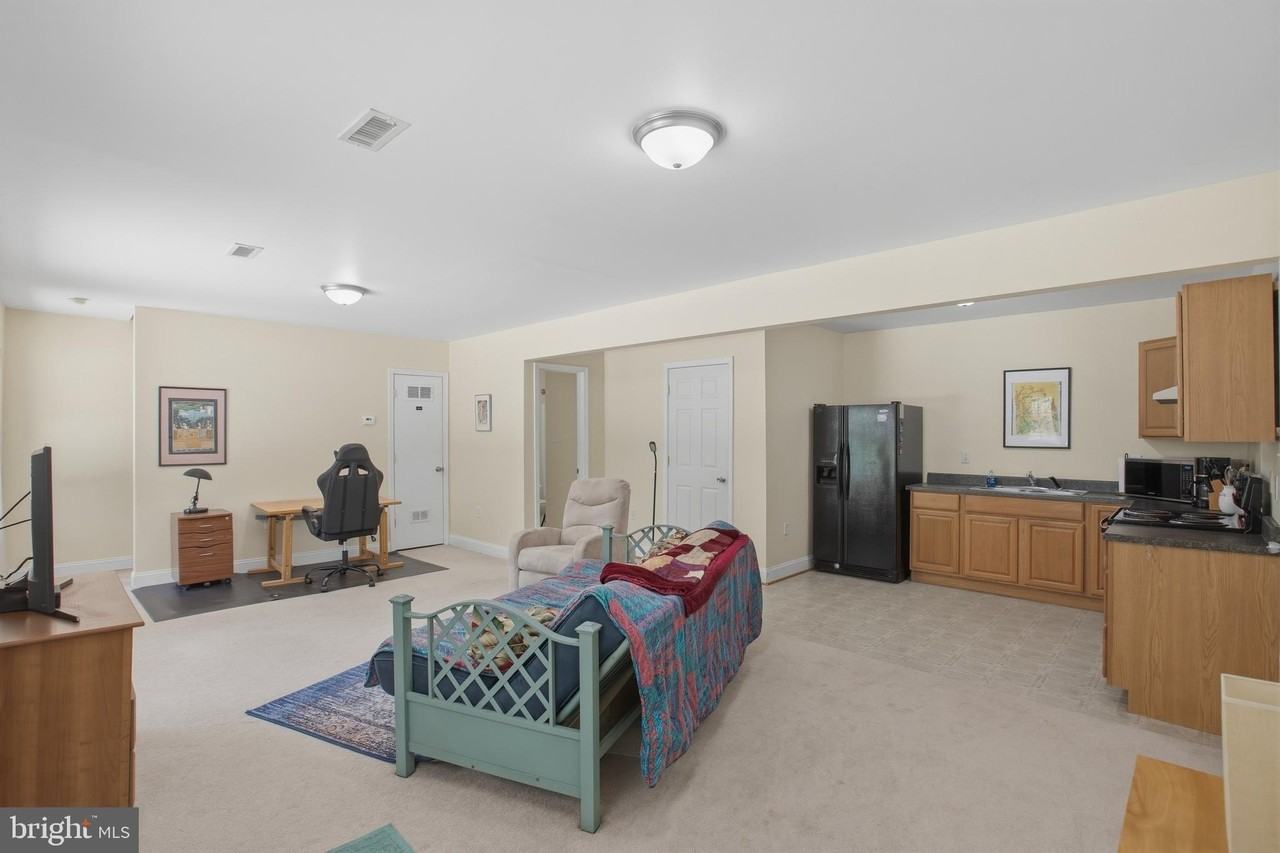 6485 Tip Hill Dr - Photo 3 of 17