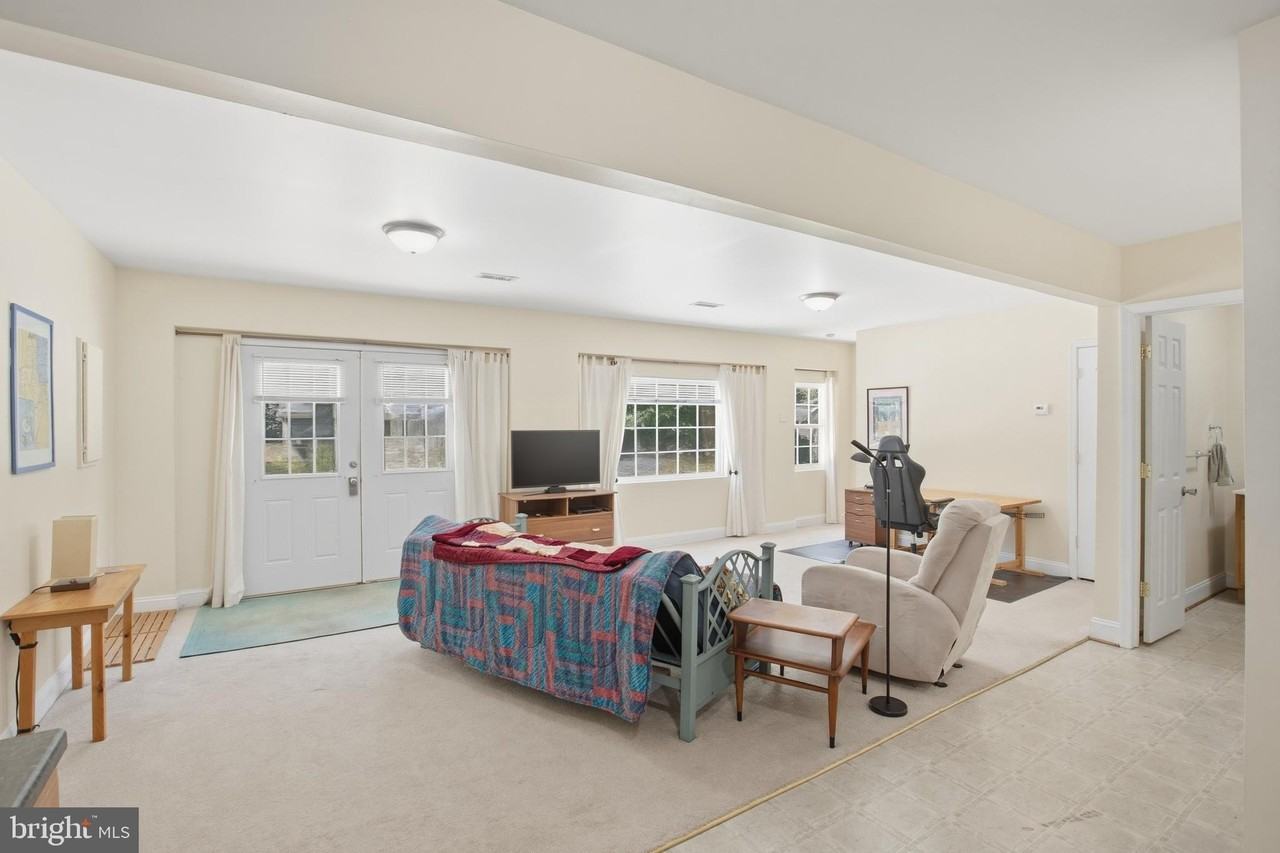 6485 Tip Hill Dr - Photo 4 of 17