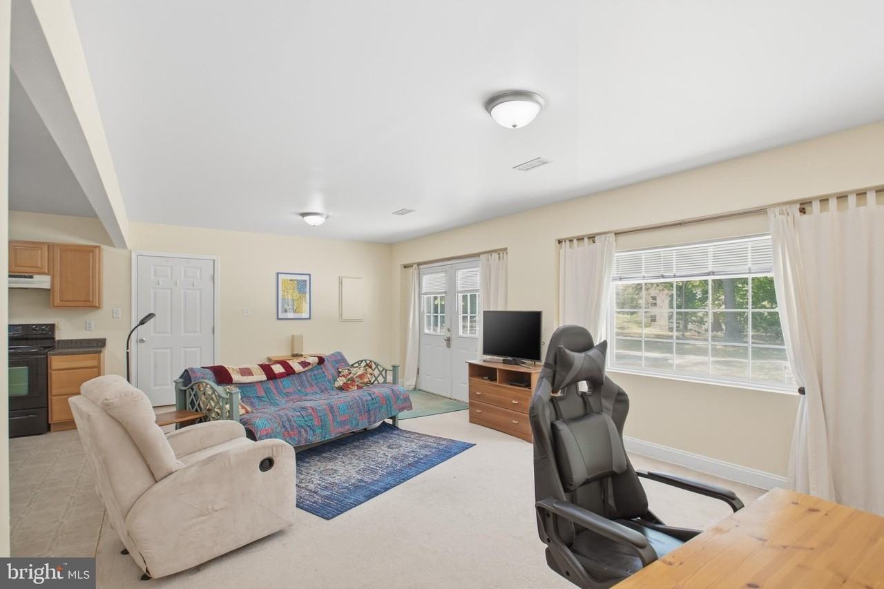 6485 Tip Hill Dr - Photo 5 of 17