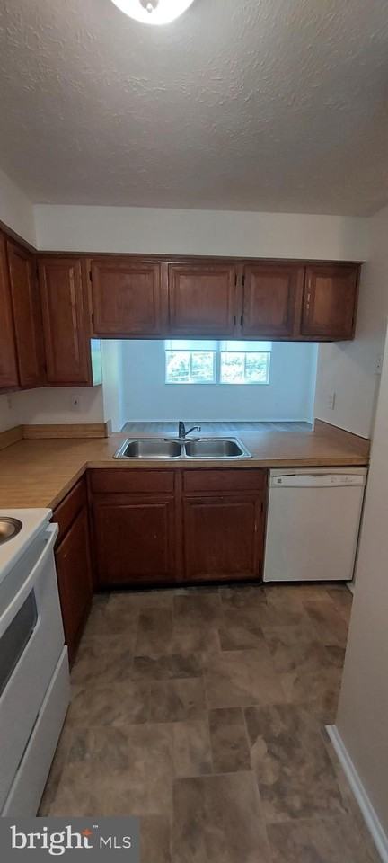 19608 Twinflower Cir - Photo 7 of 27