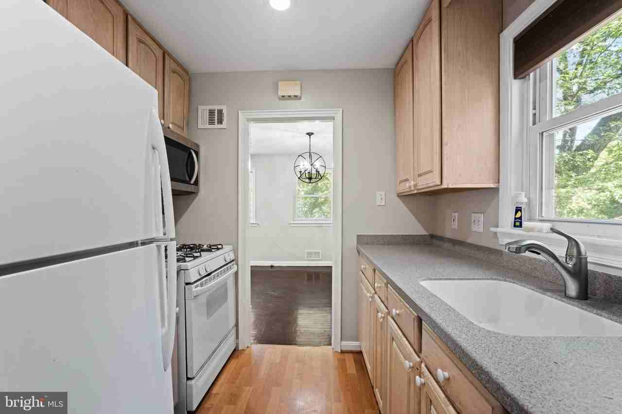 121 Whitmoor Ter - Photo 3 of 31