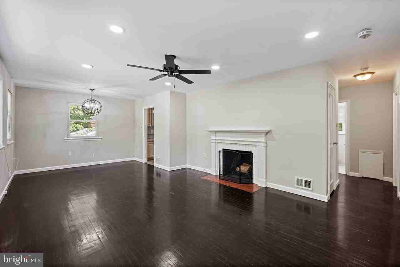 121 Whitmoor Ter - Photo 4 of 31