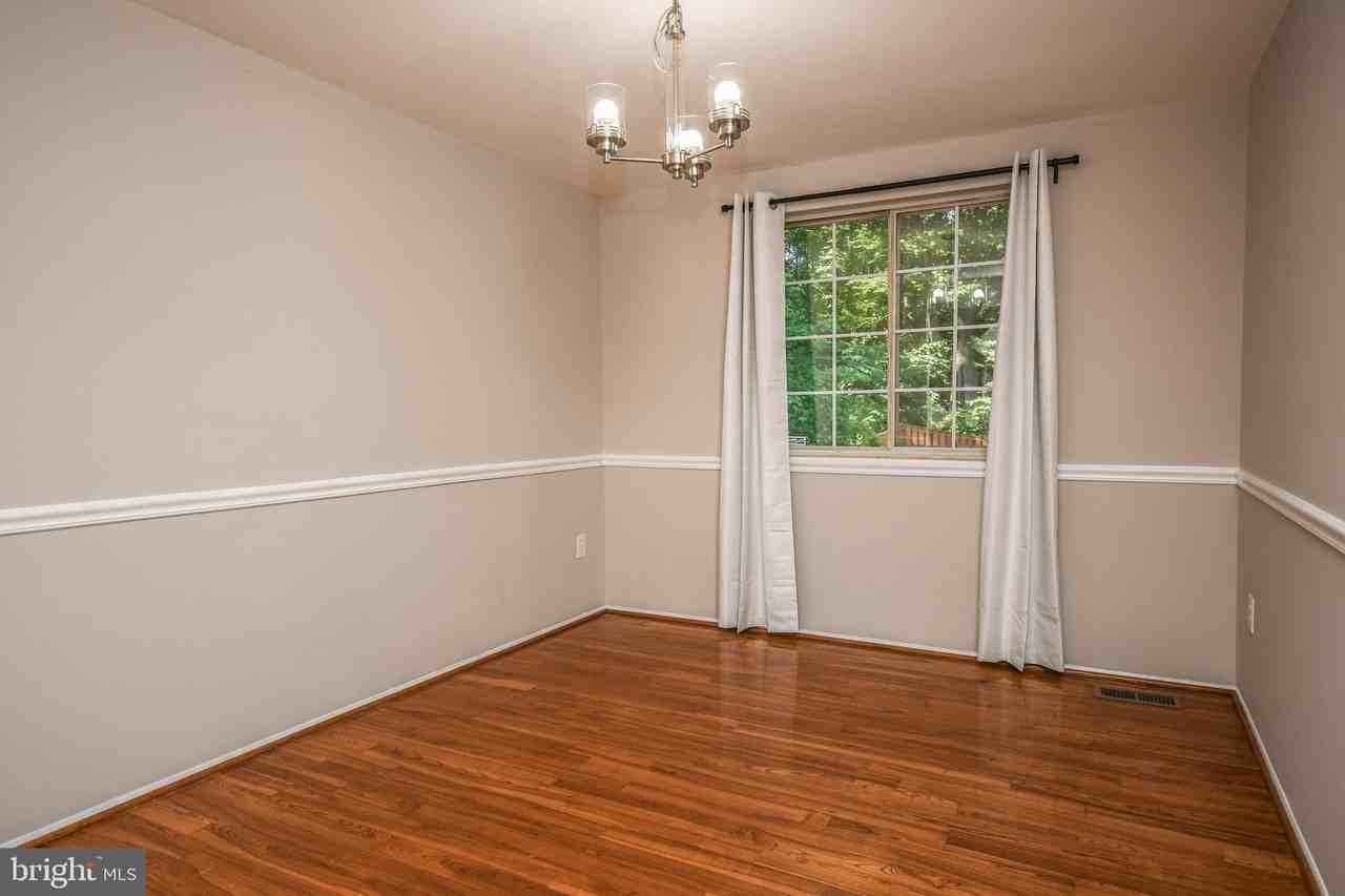10231 Millstream Dr - Photo 6 of 33