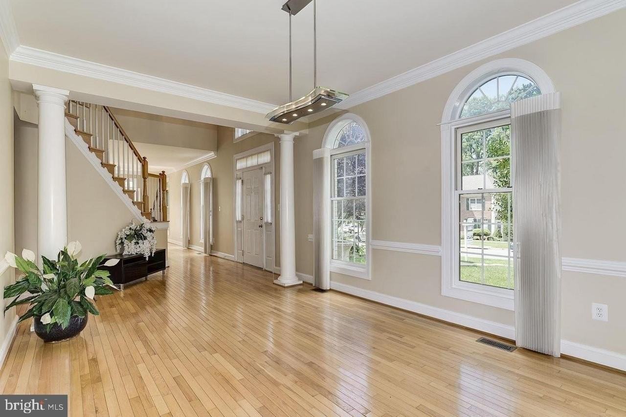 305 Flannery Ln - Photo 3 of 19