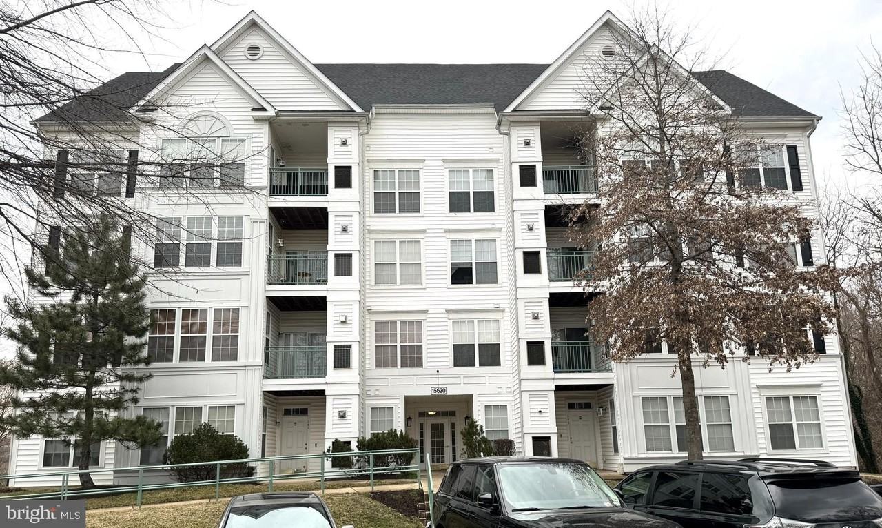 15620 Everglade Ln #403