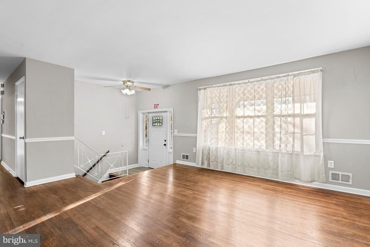 11904 N Marlton Ave - Photo 3 of 26