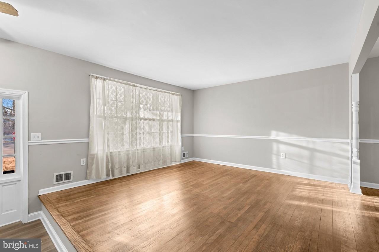 11904 N Marlton Ave - Photo 4 of 26