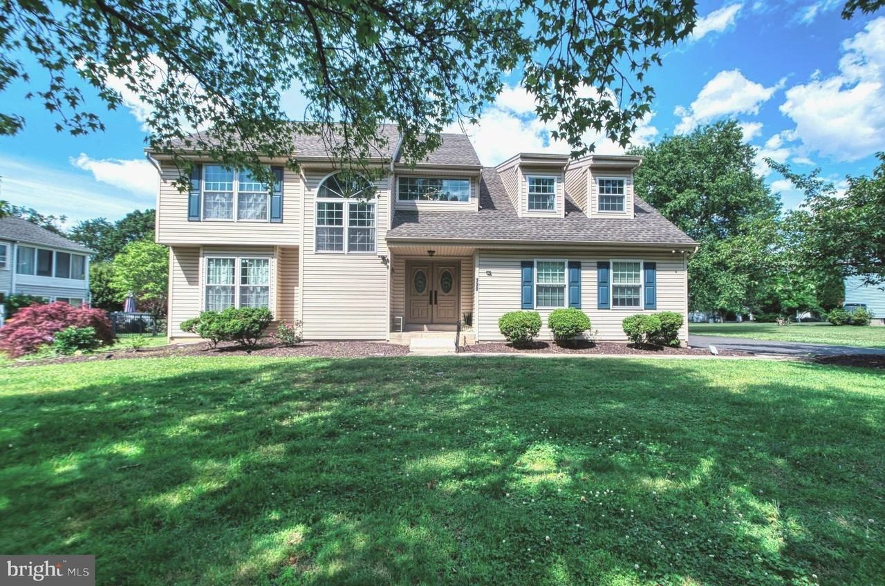 139 Mallard Dr W - Photo 2 of 50