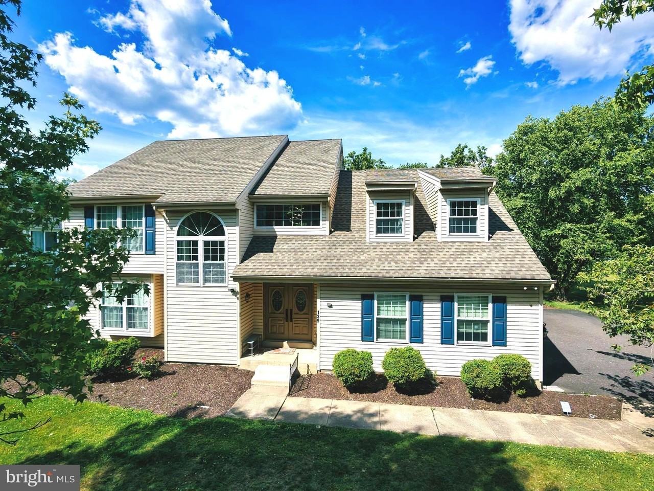 139 Mallard Dr W - Photo 3 of 50