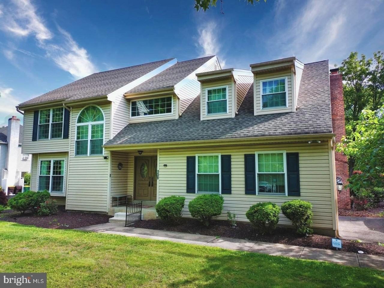 139 Mallard Dr W - Photo 4 of 50