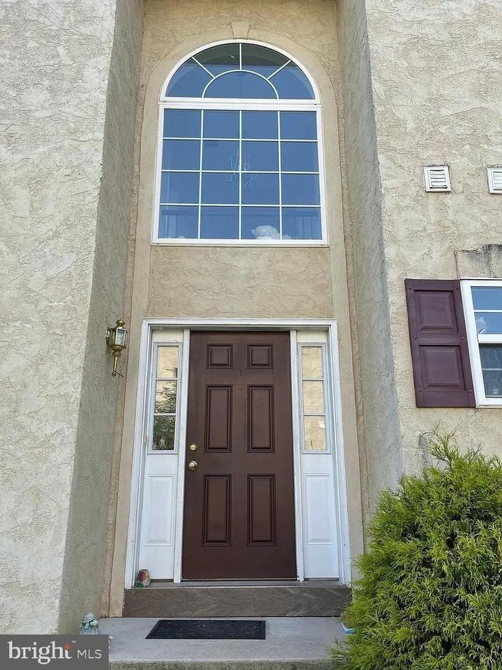 422 Auburn Ct - Photo 2 of 14