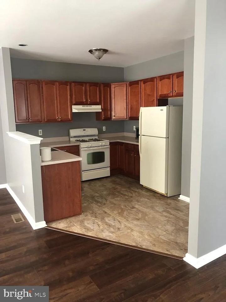 422 Auburn Ct - Photo 5 of 14