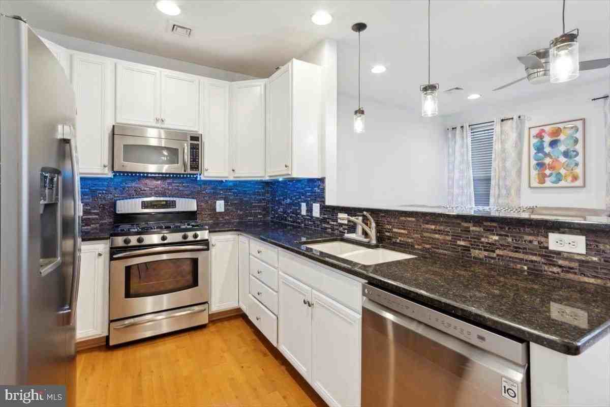 3152 W Master St #58 - Photo 4 of 21