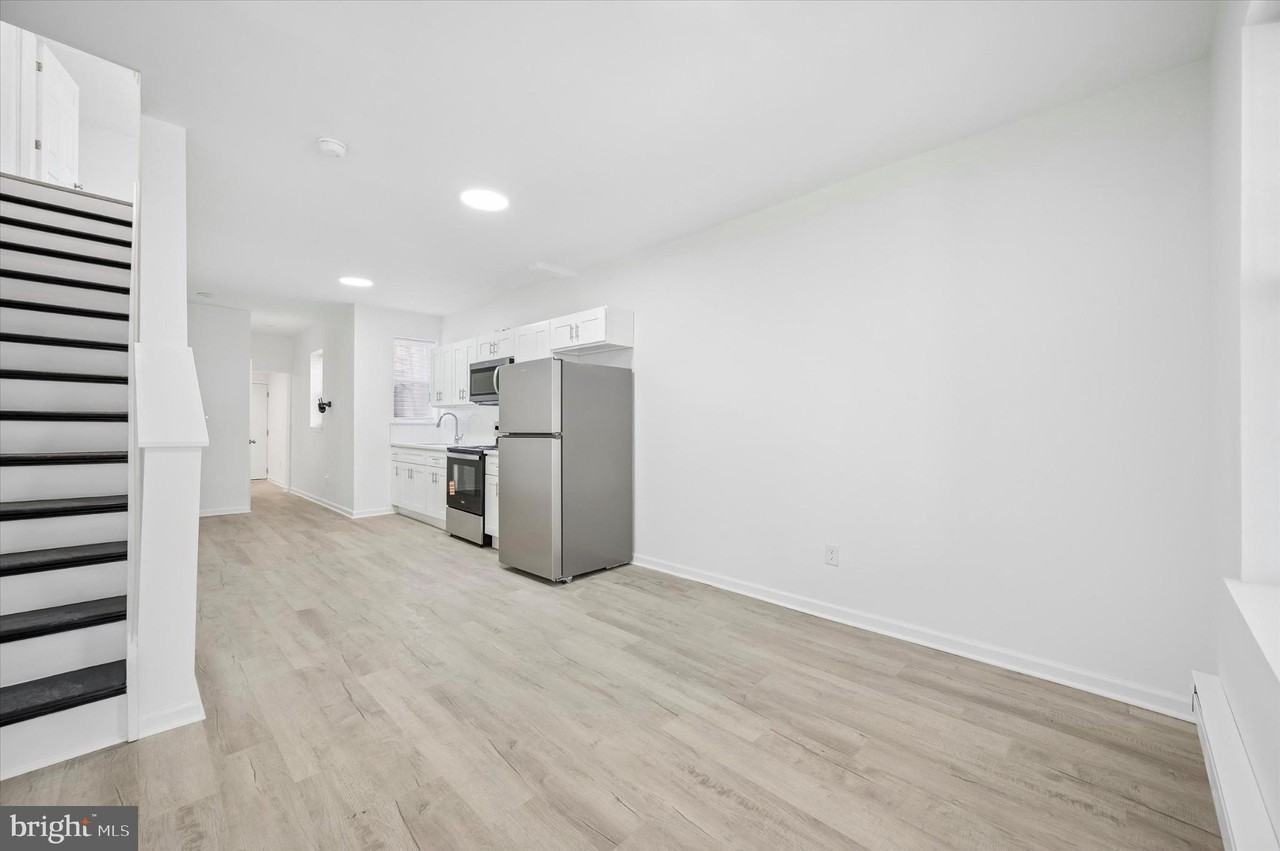 248 N Alden St - Photo 4 of 20