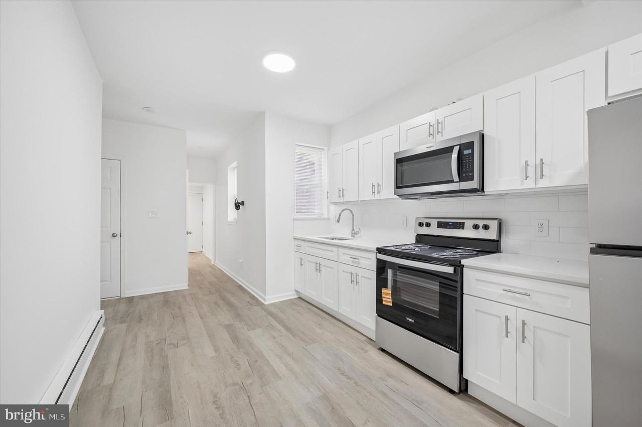248 N Alden St - Photo 5 of 20