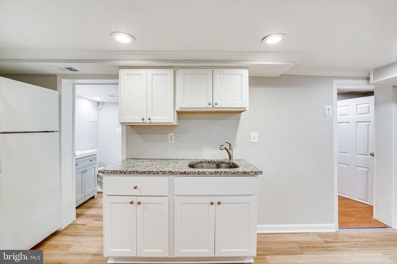 1519 N Stafford St #3 - Photo 7 of 41