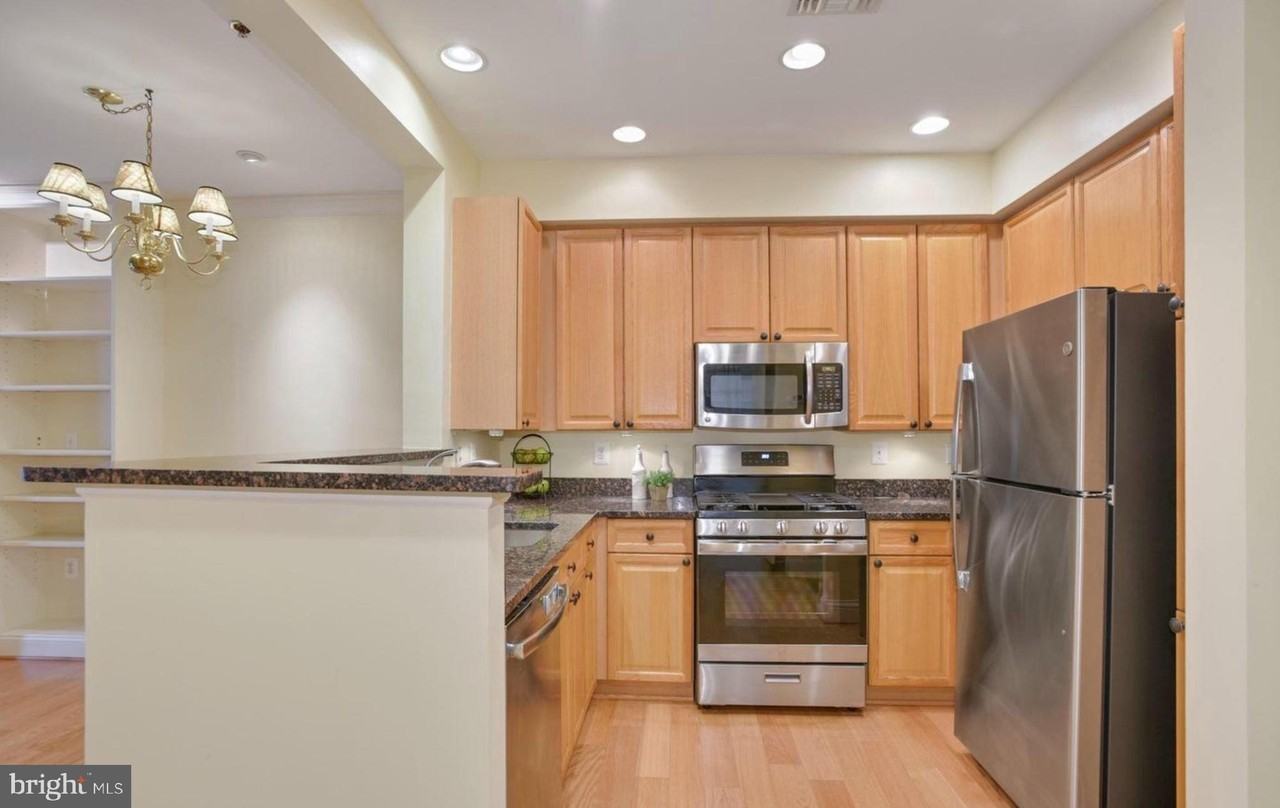 1860 Stratford Park Pl #201 - Photo 5 of 45