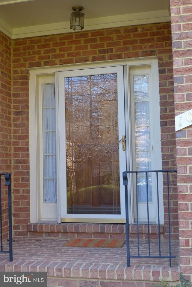 10008 Manor Pl - Photo 2 of 30
