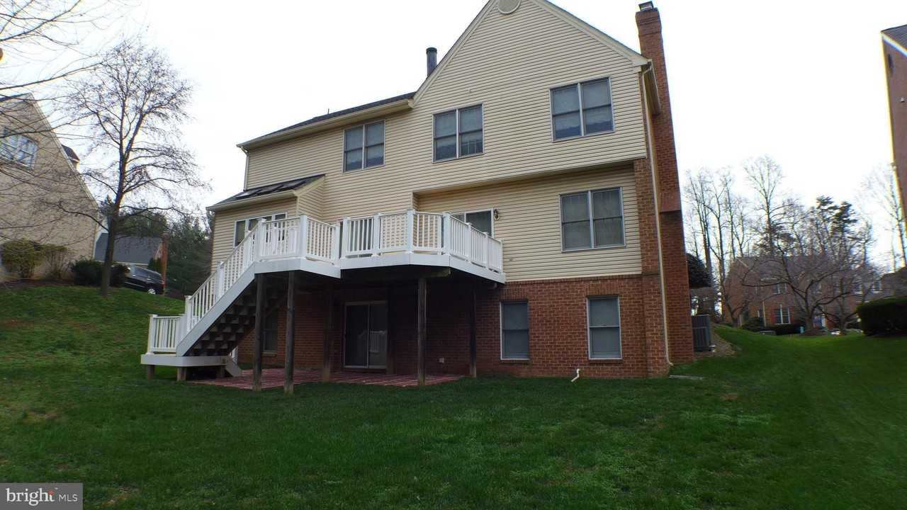 10008 Manor Pl - Photo 3 of 30