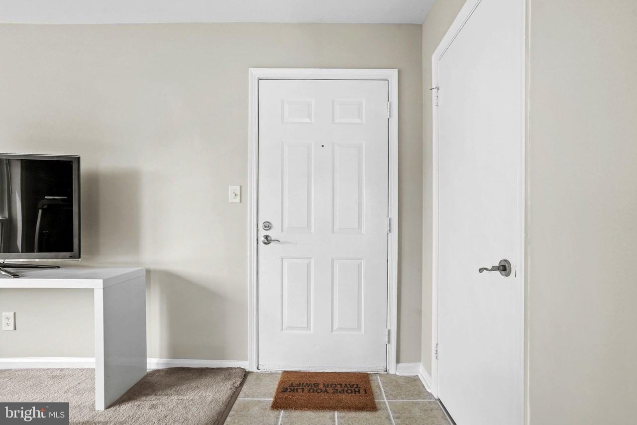 3178 Summit Square Dr #3D2 - Photo 3 of 22