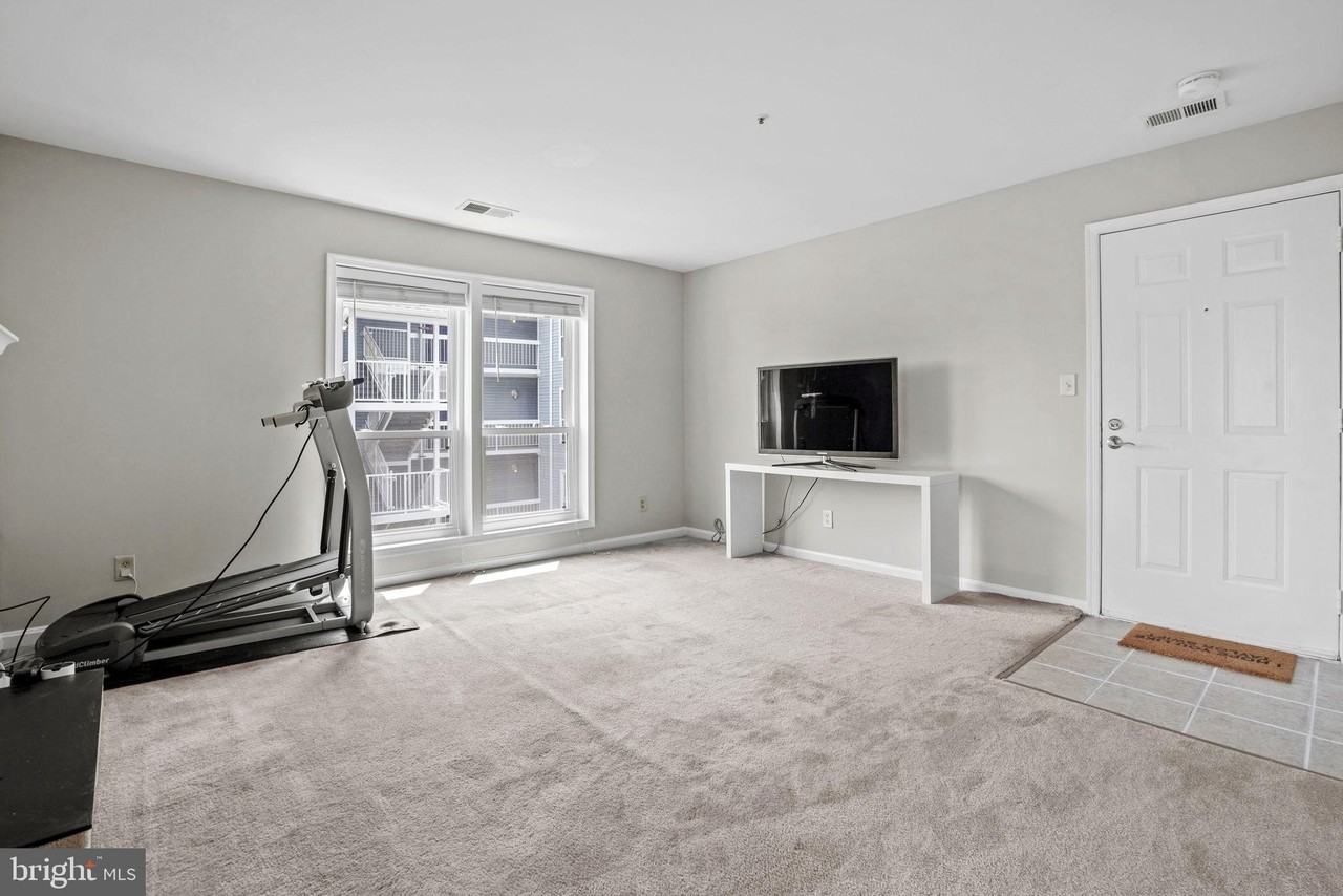 3178 Summit Square Dr #3D2 - Photo 6 of 22