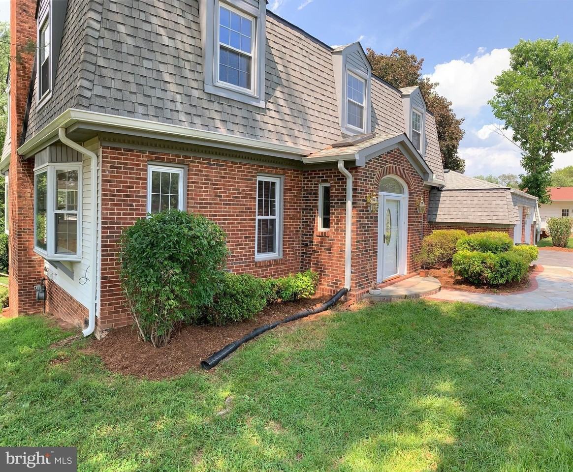 1614 Charnita Ct - Photo 3 of 25