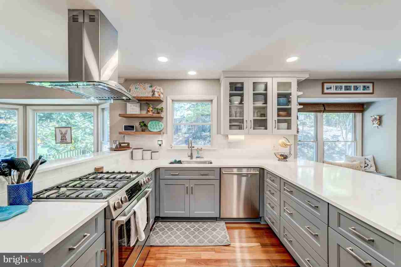 13930 S Springs Dr - Photo 2 of 50