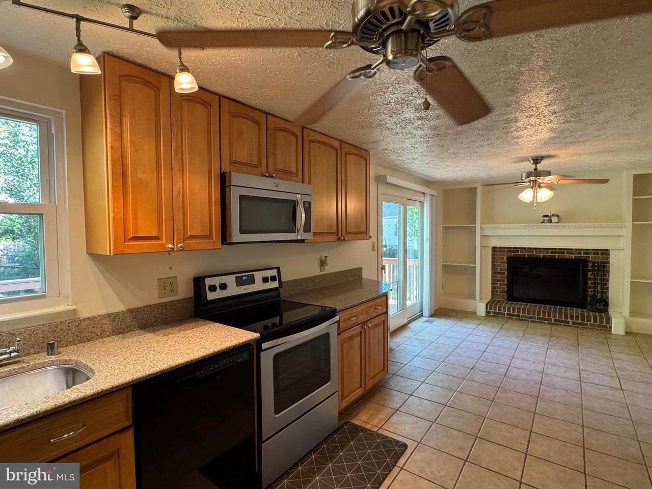 12827 Framingham Ct - Photo 5 of 16