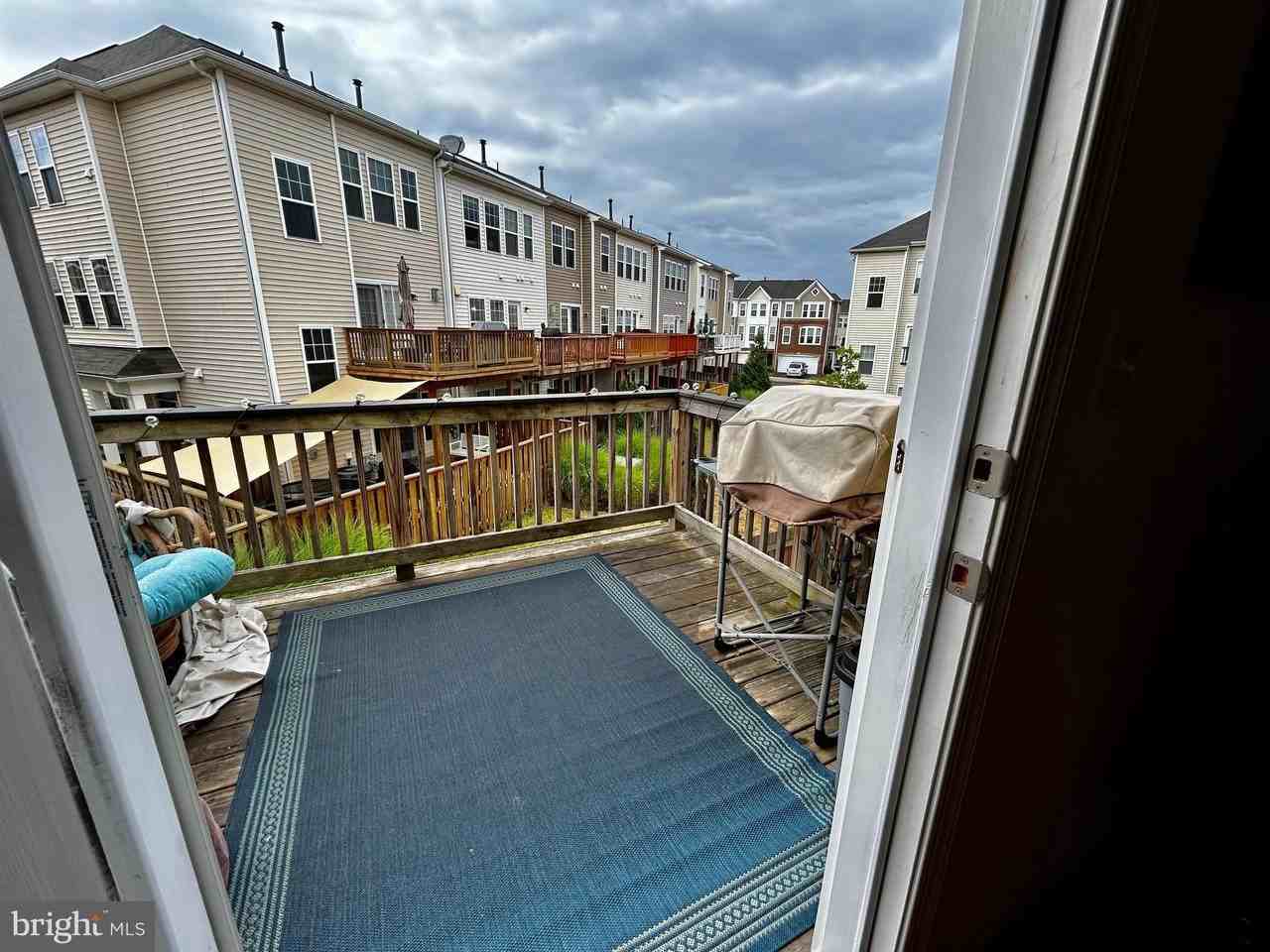 43453 Rickenbacker Sq - Photo 4 of 30