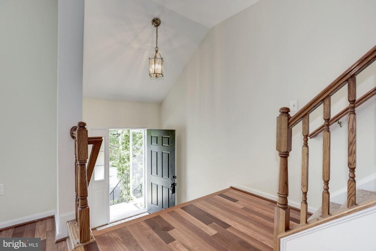 21588 Bankbarn Ter - Photo 2 of 26