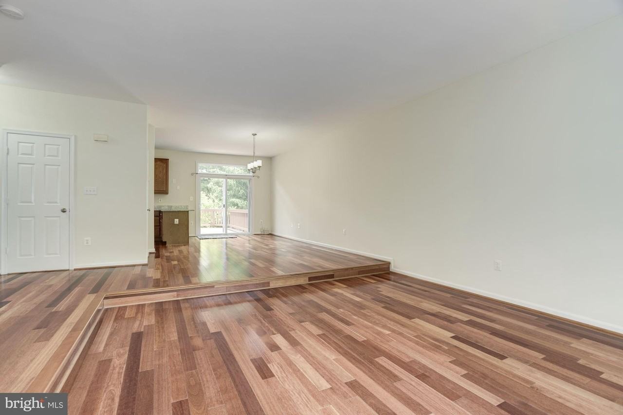 21588 Bankbarn Ter - Photo 3 of 26
