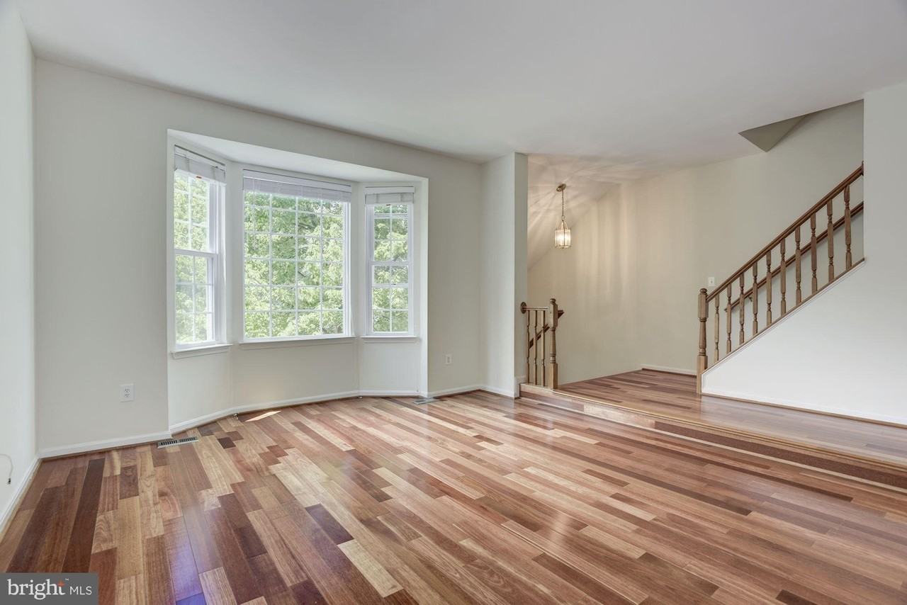 21588 Bankbarn Ter - Photo 4 of 26