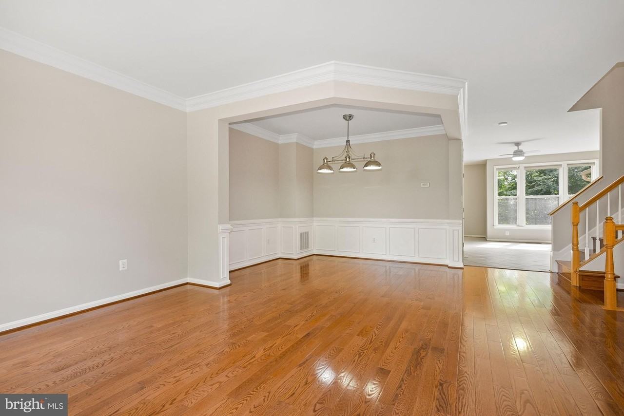 20650 Muddy Harbour Sq - Photo 4 of 30
