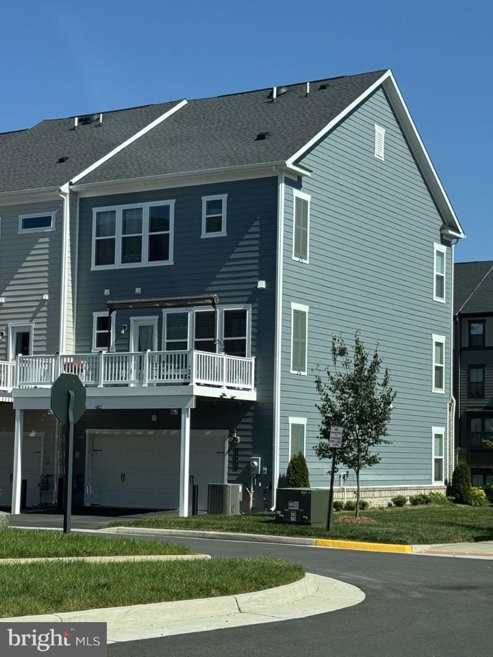 1680 Dunnington Pl - Photo 2 of 2