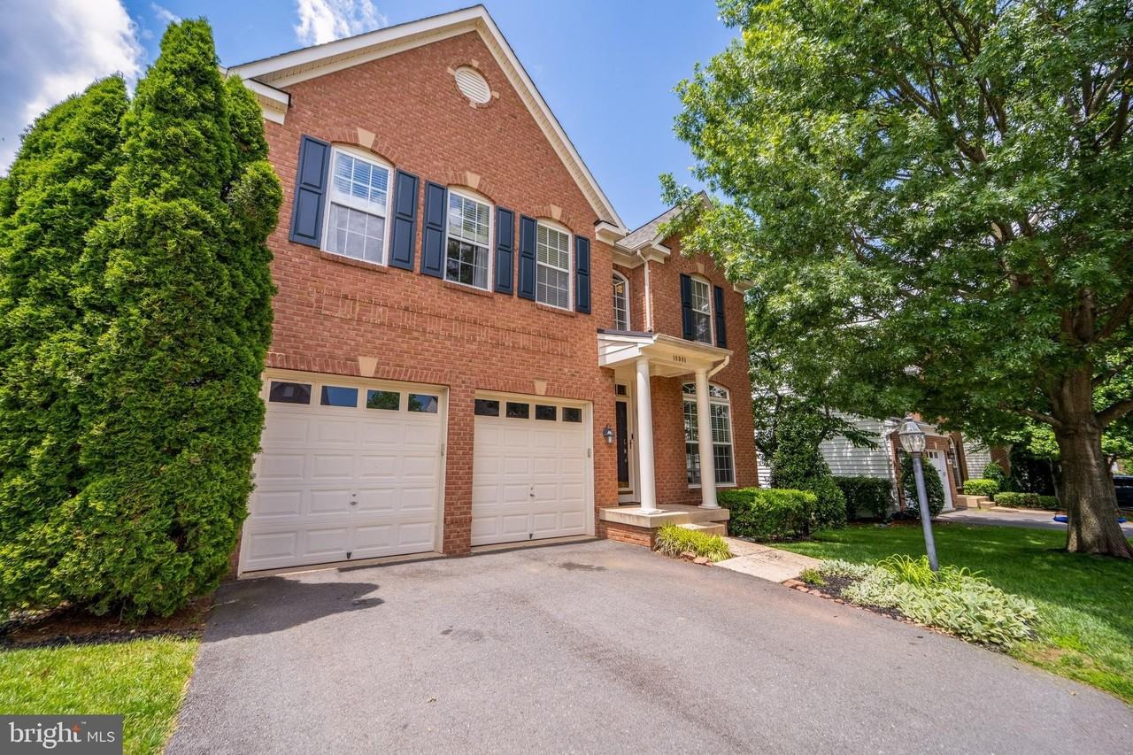 18081 Camdenhurst Dr - Photo 3 of 50