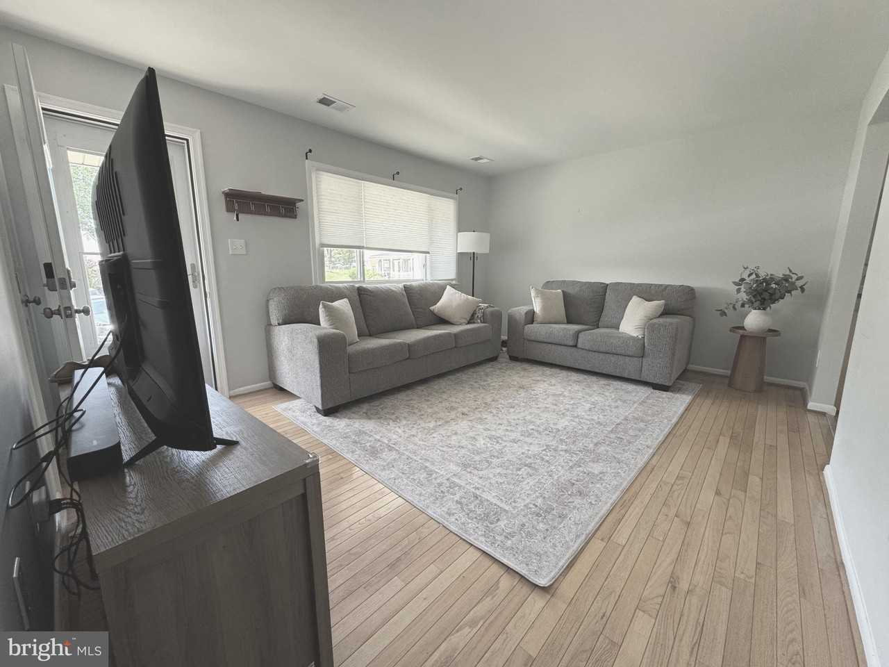 13203 Hampshire Ct - Photo 4 of 20