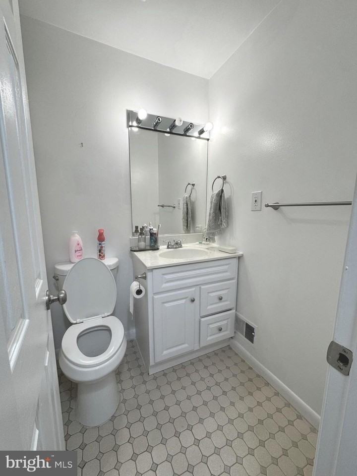 13203 Hampshire Ct - Photo 7 of 20