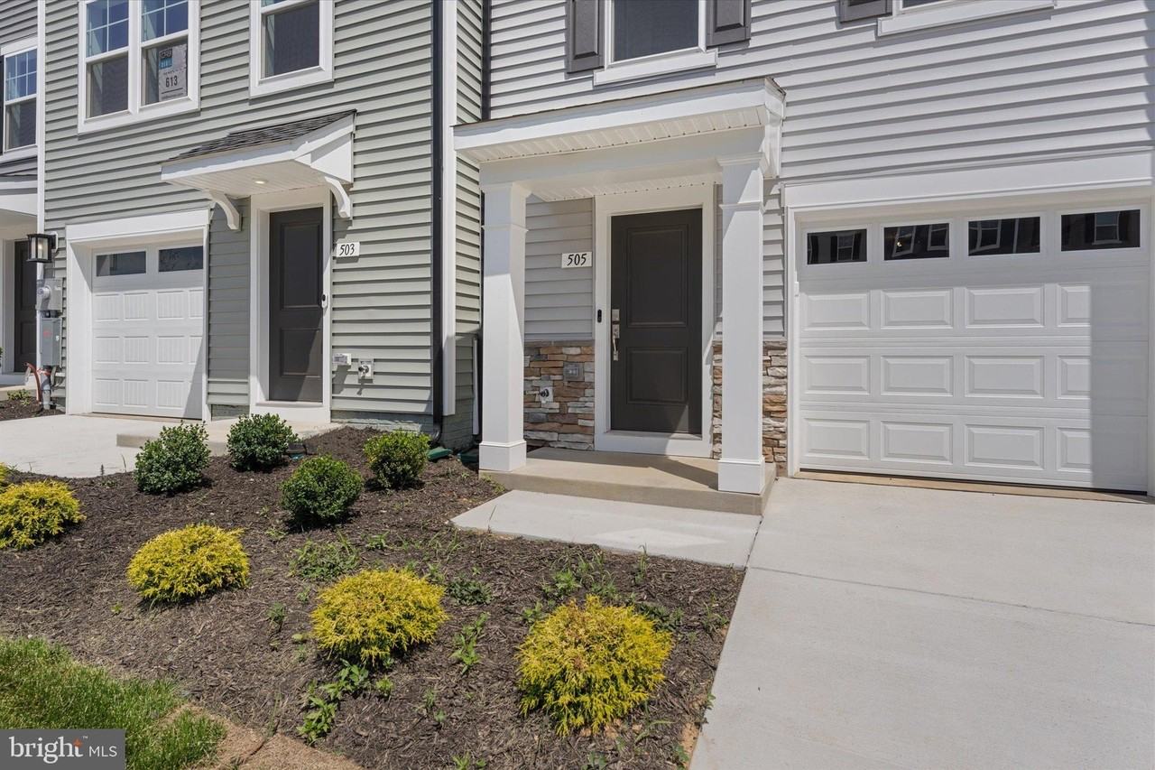 505 Fontana Cir - Photo 3 of 32