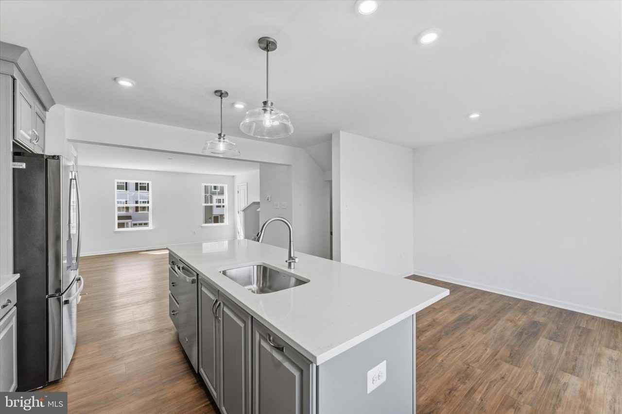 505 Fontana Cir - Photo 7 of 32