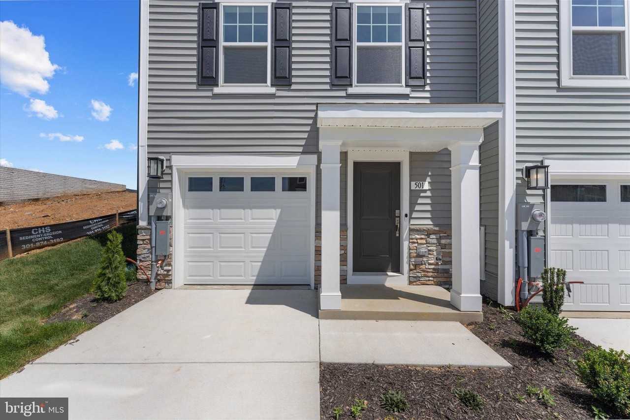 501 Fontana Cir - Photo 3 of 31