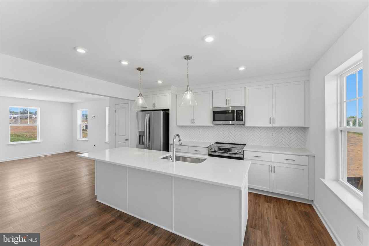 501 Fontana Cir - Photo 5 of 31