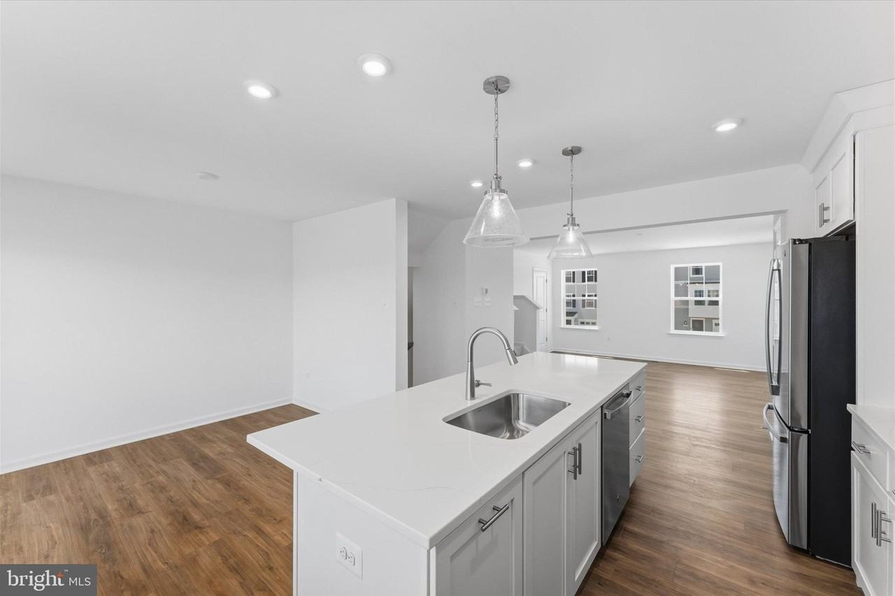 501 Fontana Cir - Photo 6 of 31