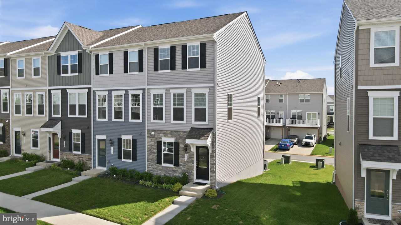 163 Anthem St - Photo 3 of 33