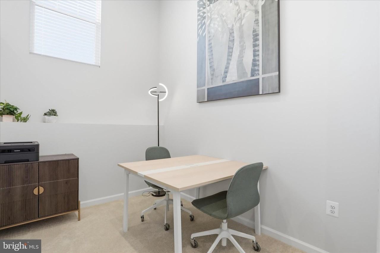 163 Anthem St - Photo 5 of 33